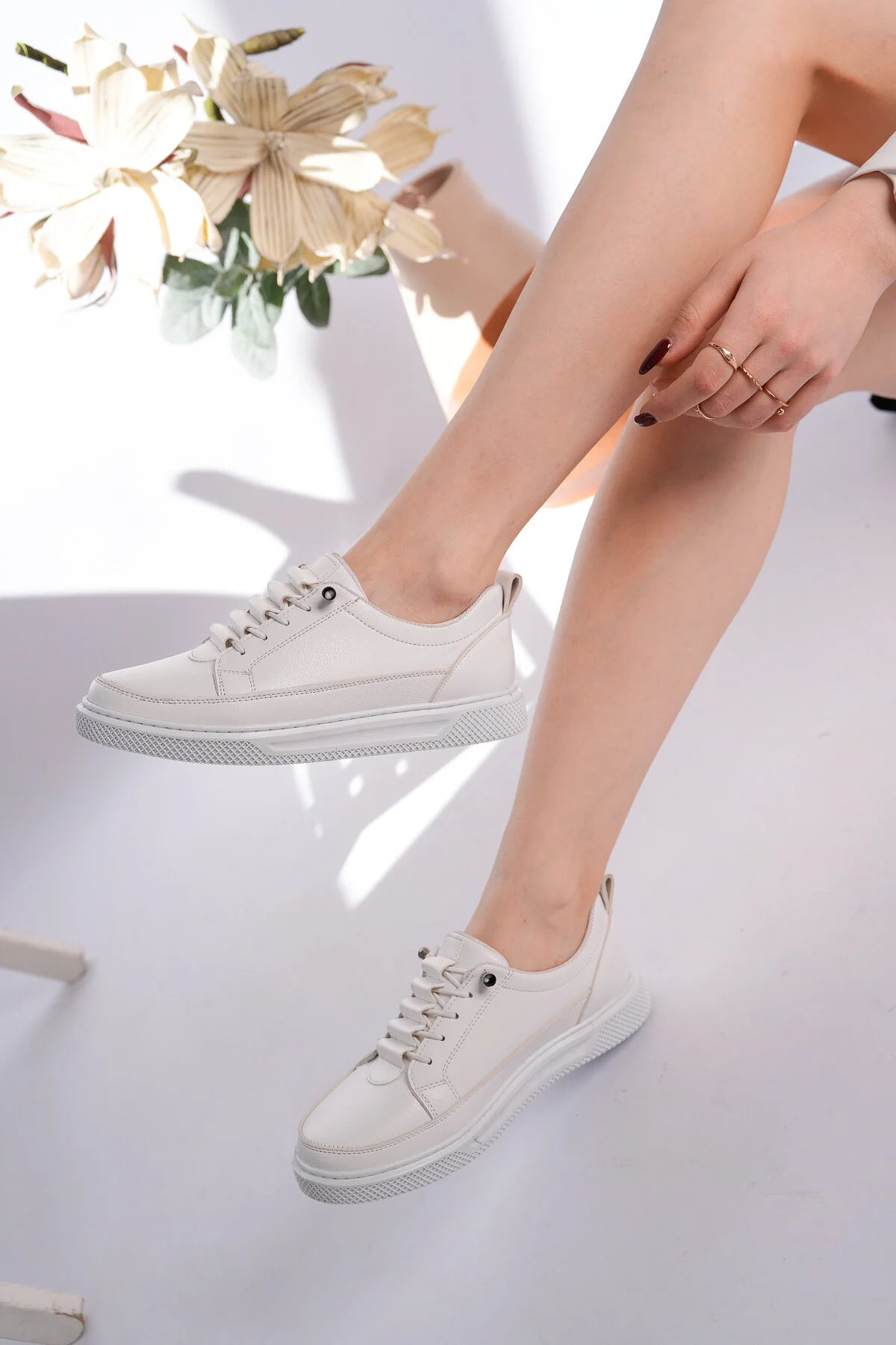 Kadın Günlük Bağcıklı Sneaker Ortopedik, Şık Minimal Tasarım (CW-11)